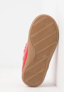 Friboo Ballerina'S Met Enkelbandjes - Red 13 Friboo Ballerina'S Met Enkelbandjes - Red -Friboo 8e89000bf0ee439598d0199725826498