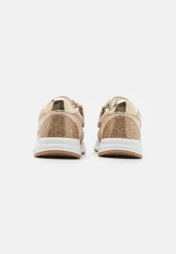 Friboo Disney Minnie Mouse - Sneakers Laag - Rose Gold 10 Friboo Disney Minnie Mouse - Sneakers Laag - Rose Gold -Friboo d240e02a04b44521a75d7b9305624356