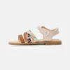 Friboo Sandalen - Beige 2 Friboo Sandalen - Beige -Friboo e7e3dea1cf544ba4ad85e72da18c358e